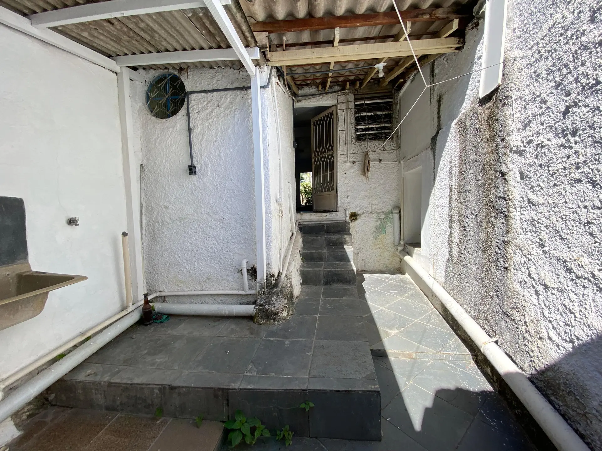 One-bedroom house with a garden — photo 3