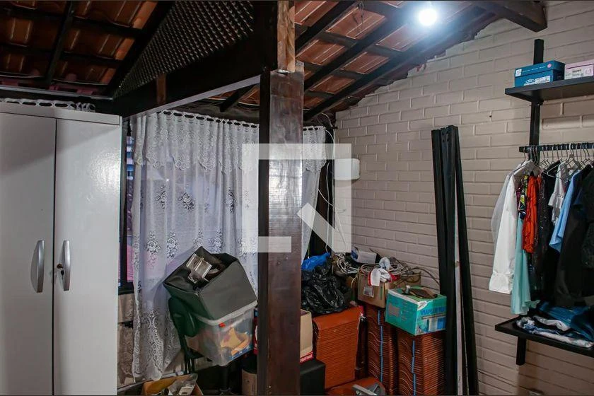 Casa mobiliada com 3 quartos e 300 m², com varanda