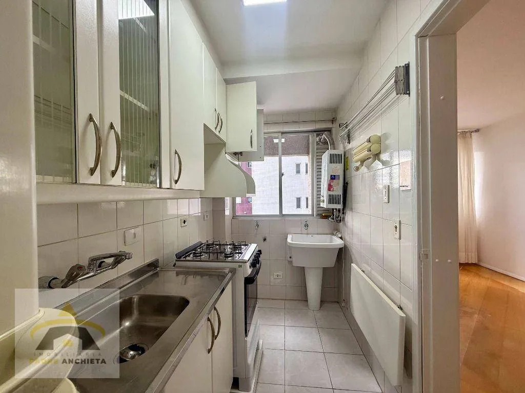 Furnished 1-bedroom apartment with a private BBQ area — photo 40