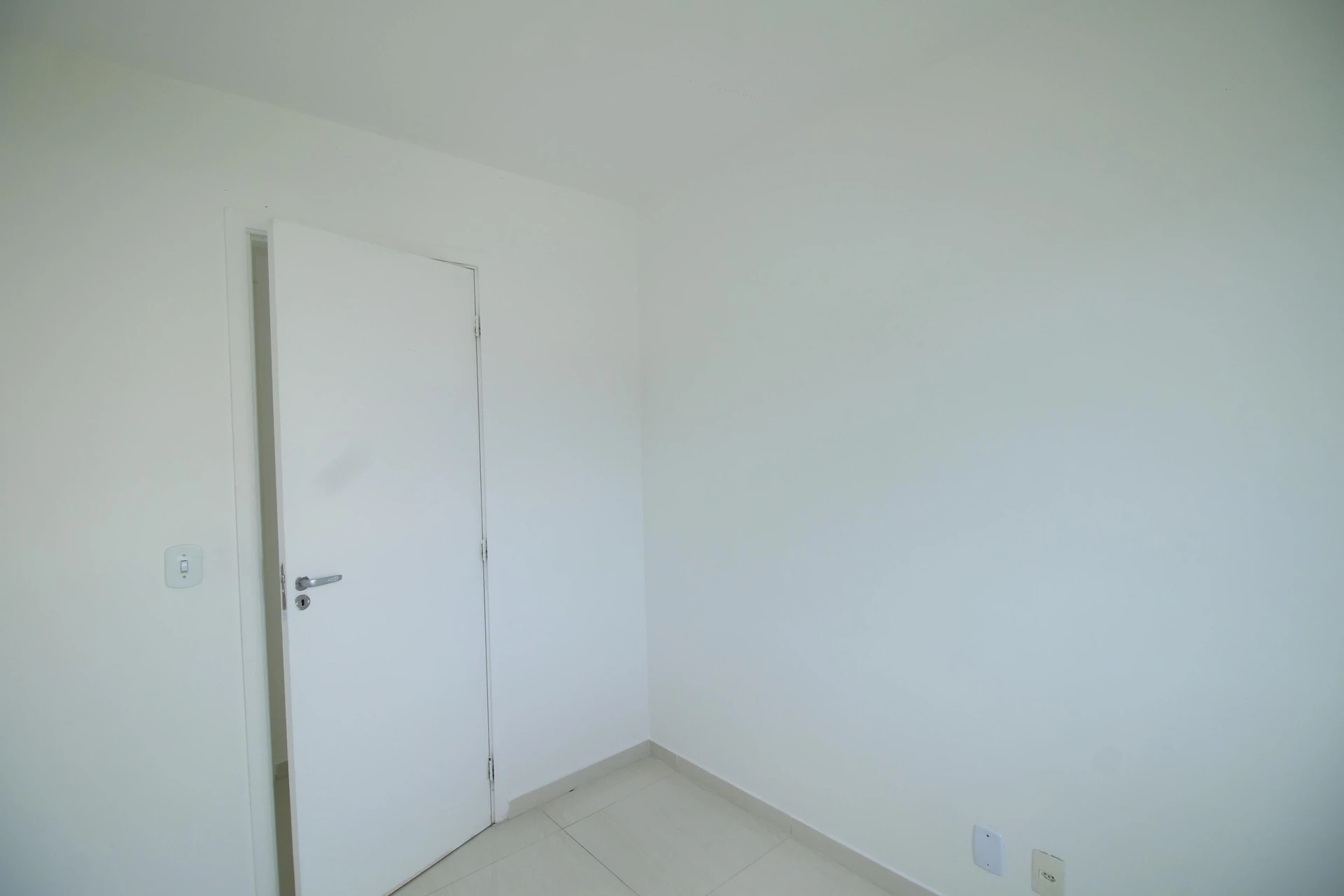 2-bedroom apartment with 1 bathroom and condo pool — photo 28