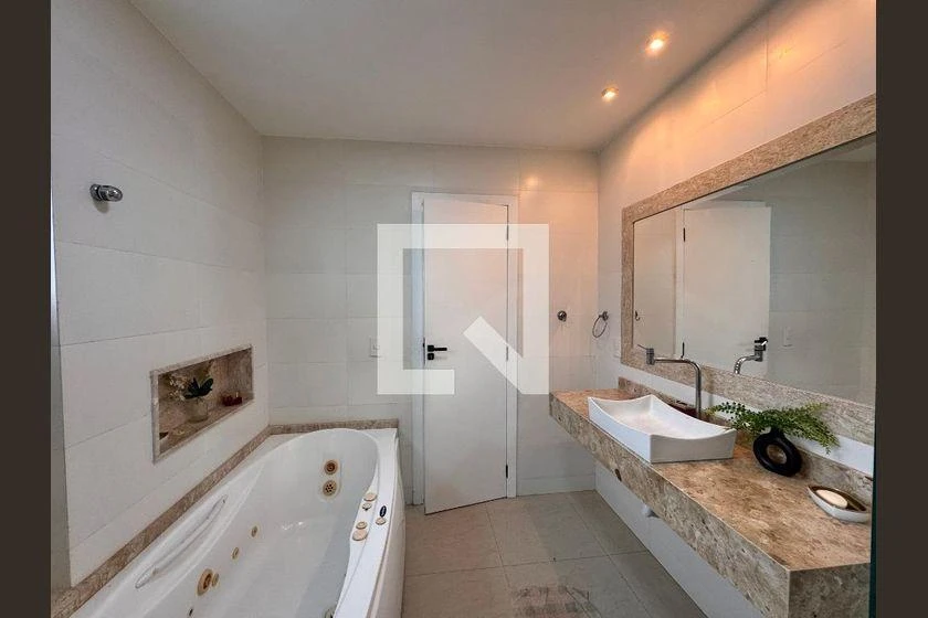 Casa em condomínio com 6 quartos e 6 banheiros — photo 47