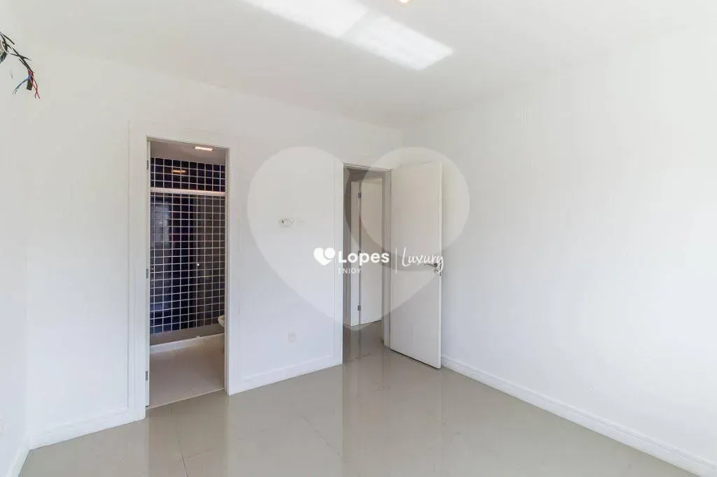 Unfurnished triplex house with 6 en-suite bedrooms and 820 m² — photo 43