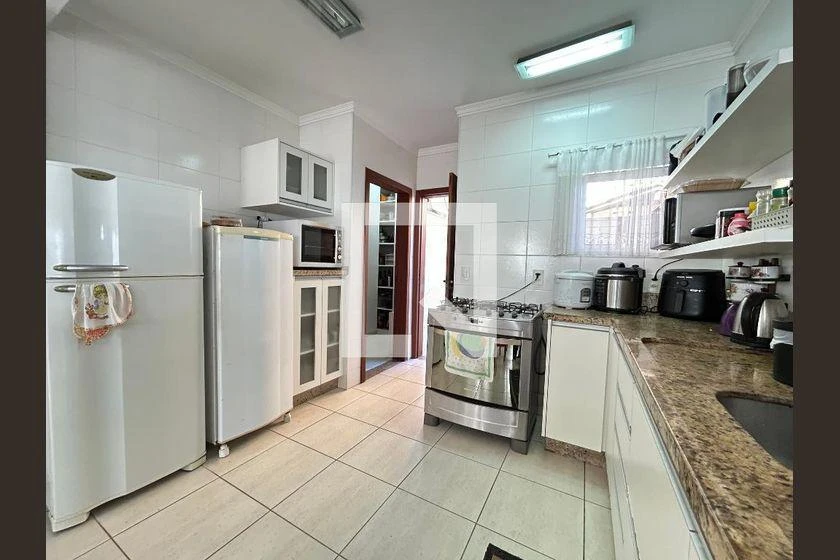 Furnished 284 m² house with 4 bedrooms and balcony — photo 13