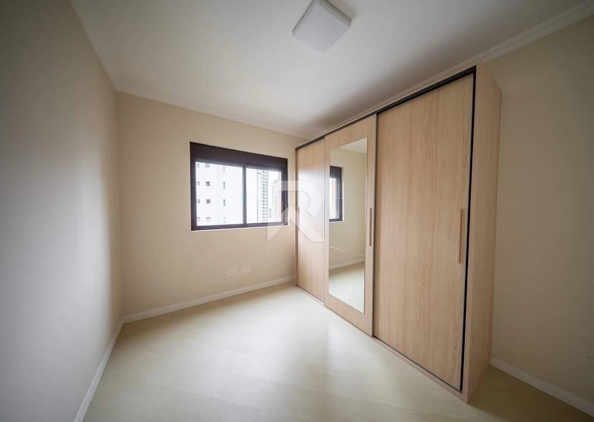 119 m² apartment with a grill on the balcony and a bathtub — photo 24