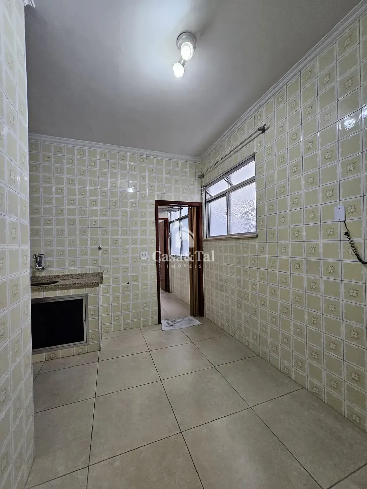 Unfurnished apartment with air conditioning and 3 bedrooms — photo 33
