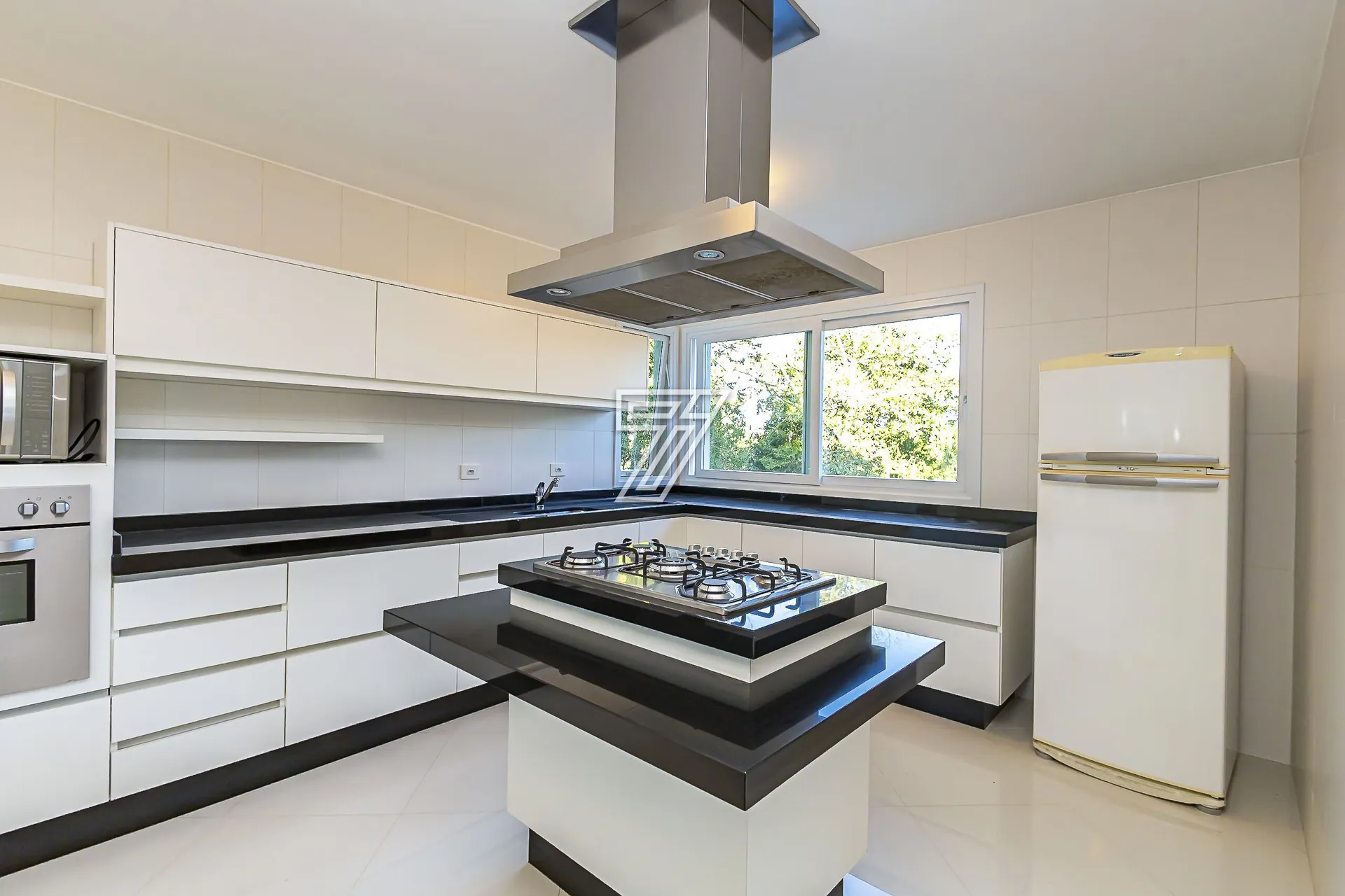 Casa para locação com 4 quartos e 3 suítes — photo 17