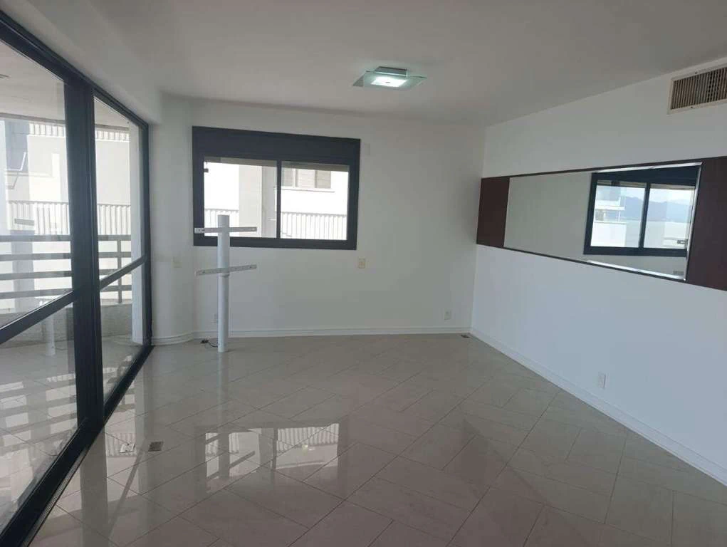 Apartamento de 240 m² con 3 suites y 2 plazas de garaje — photo 4
