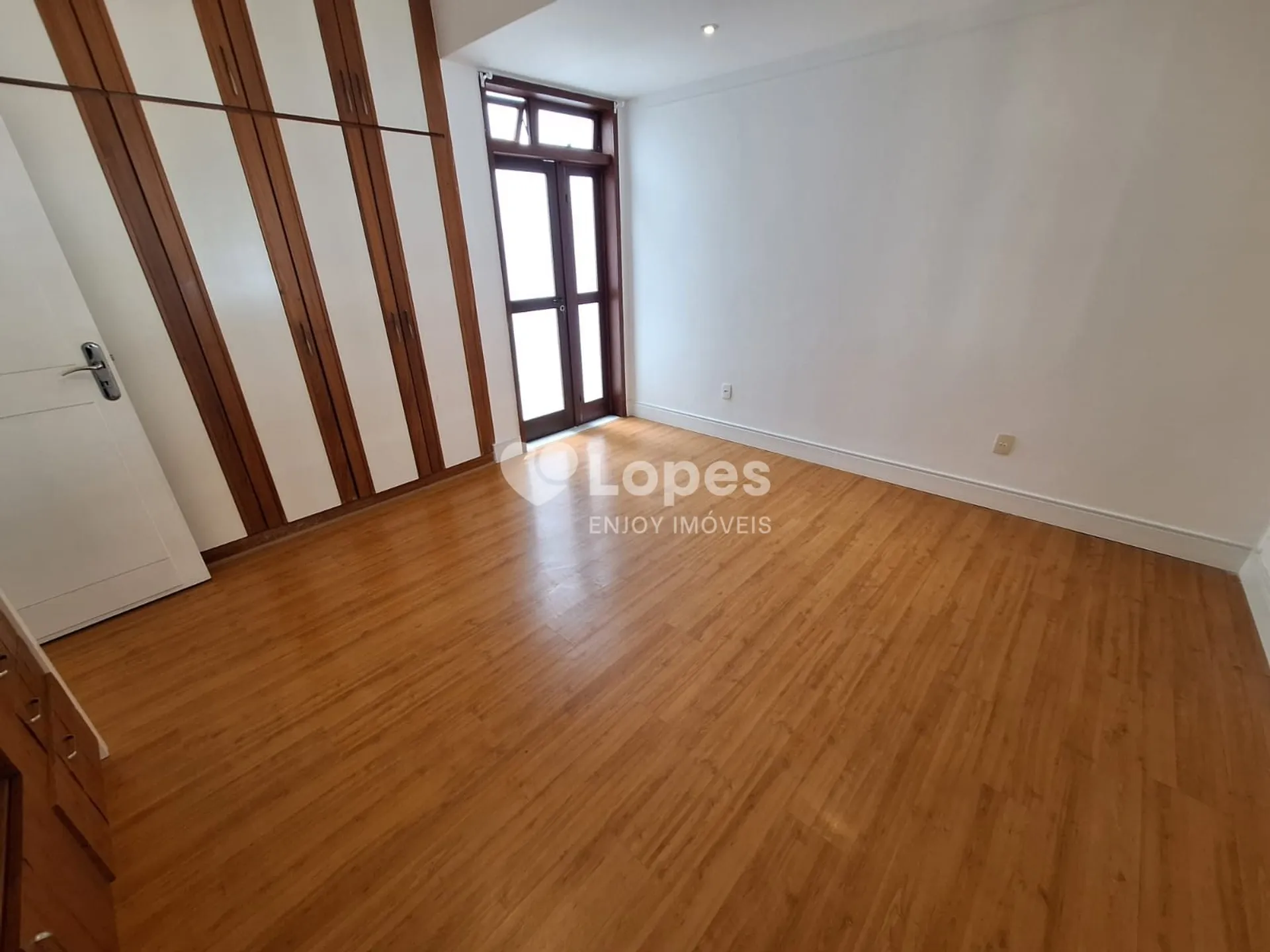5-bedroom apartment in a building with a gym — photo 4