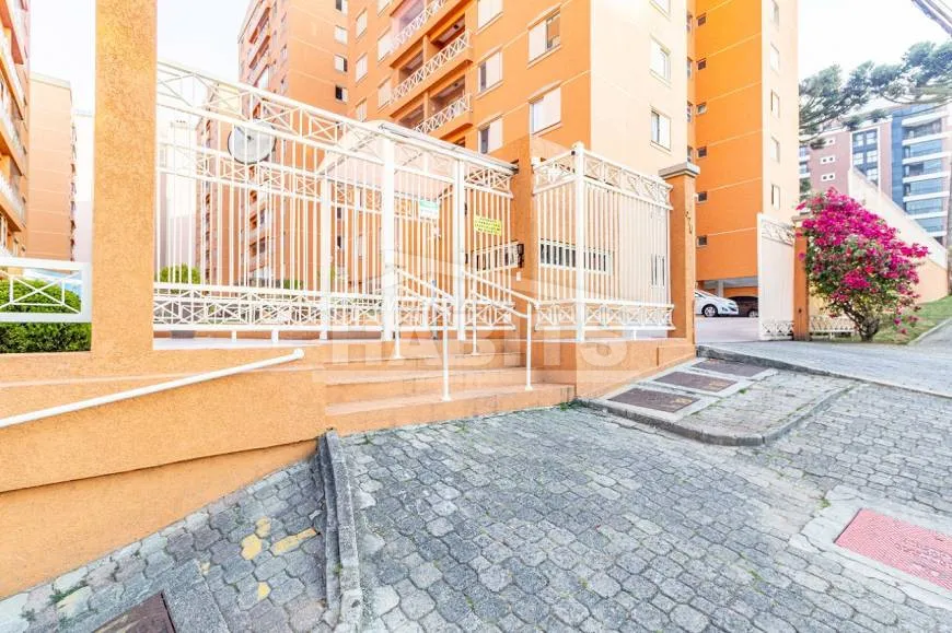 3-bedroom apartment with a balcony — photo 37
