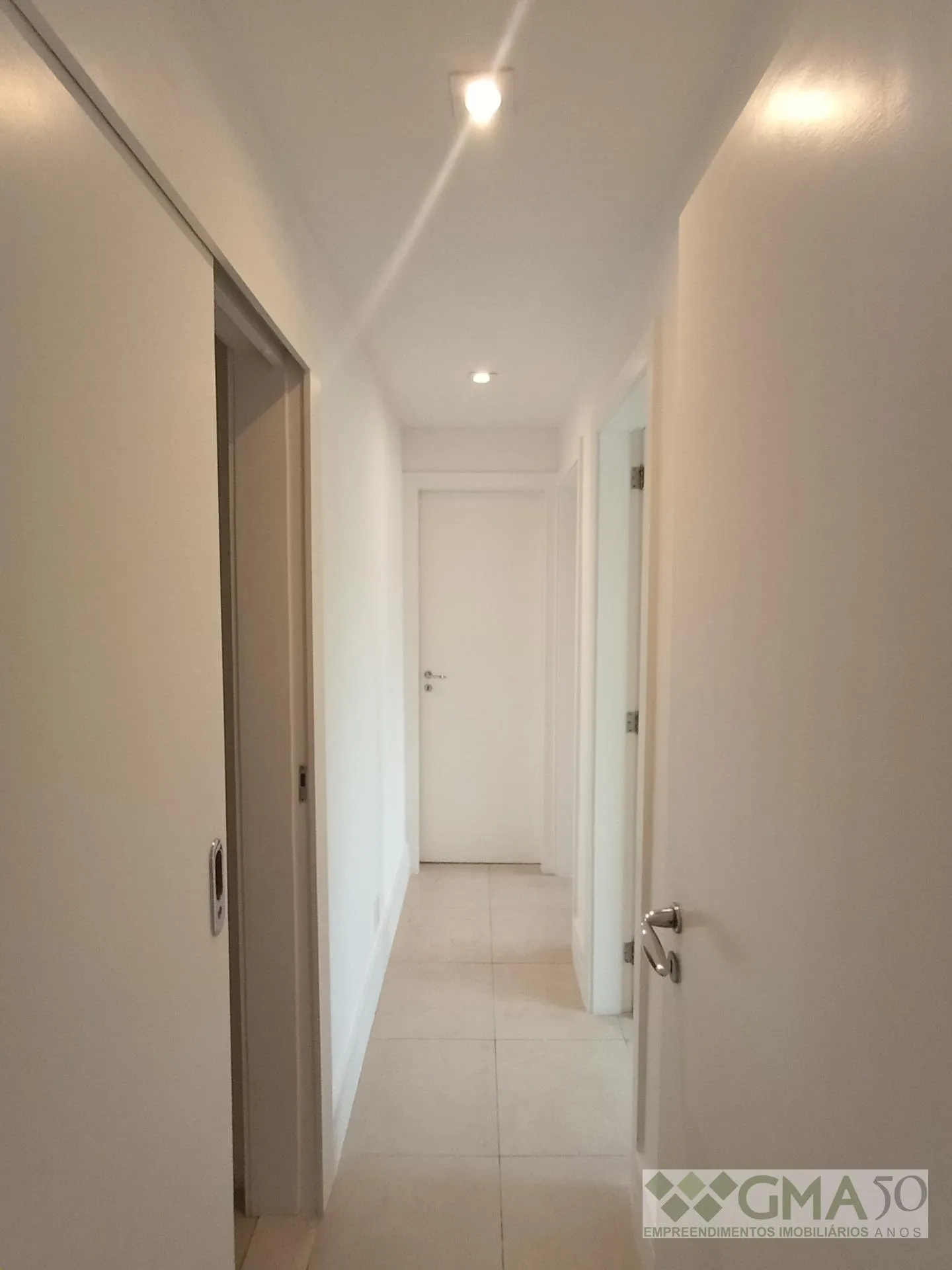 3-bedroom apartment with a mountain view — photo 34