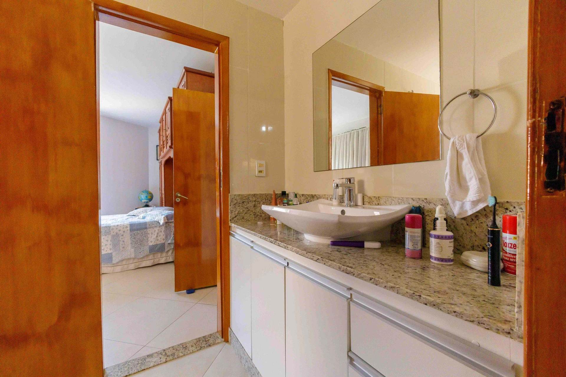 Furnished house with 5 bedrooms and a private BBQ — photo 28