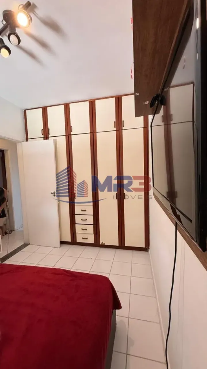 Balcony with a grill in a 2-bedroom apartment, 60 m² — photo 3