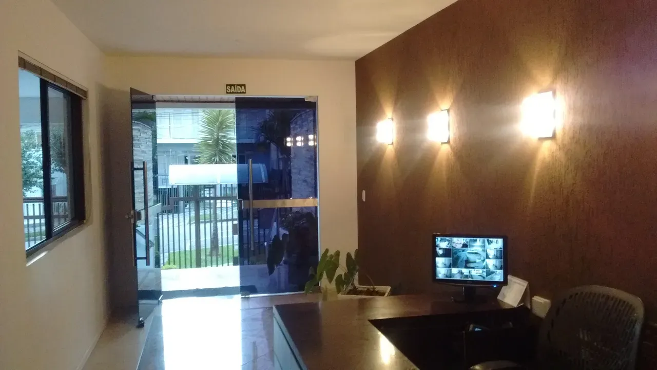 One-bedroom apartment in a building with a gym — photo 20