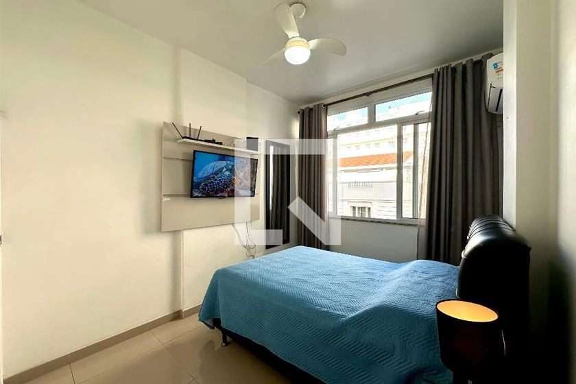 1-bedroom apartment with a closed kitchen and gas stove — photo 4