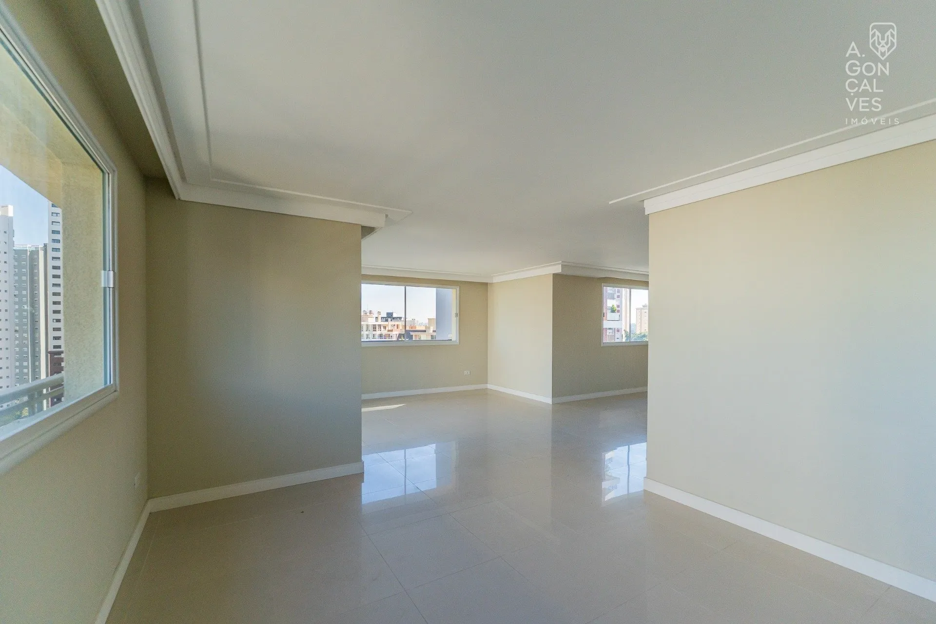 4-bedroom apartment with balcony and 3 parking spaces — photo 10