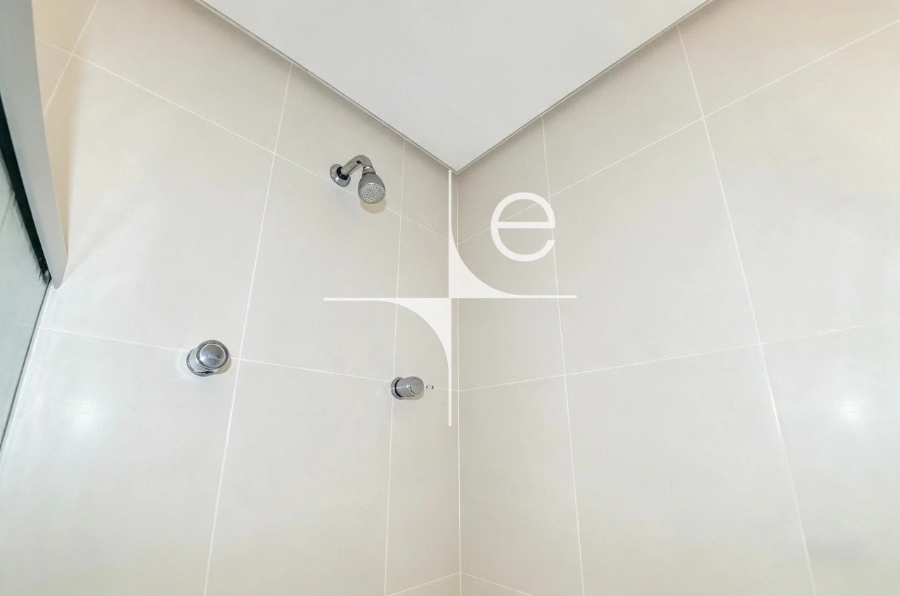 Furnished apartment, 85 m², with a glass-enclosed balcony — photo 12