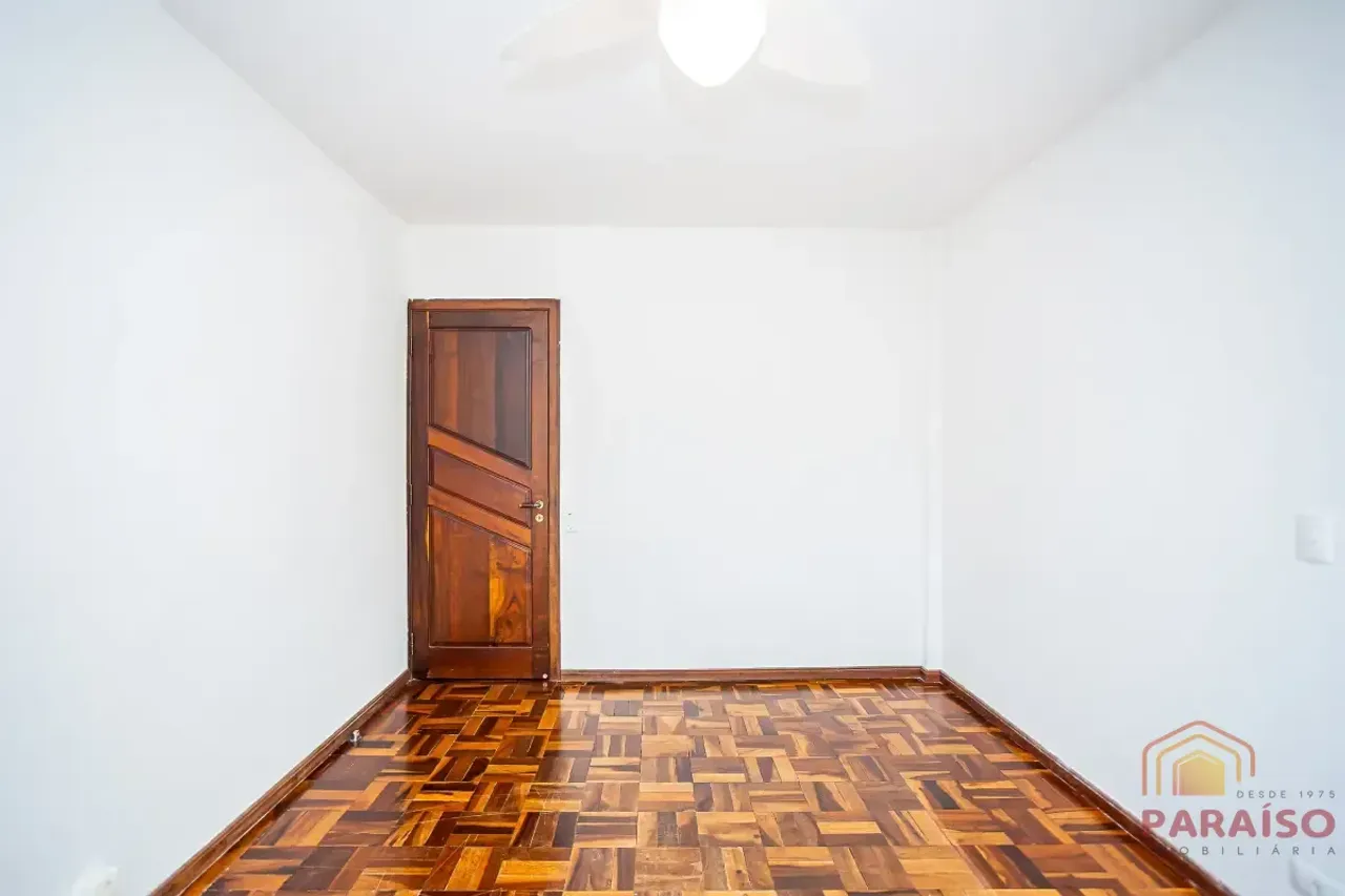 202 m² apartment with 3 bedrooms and a balcony — photo 13