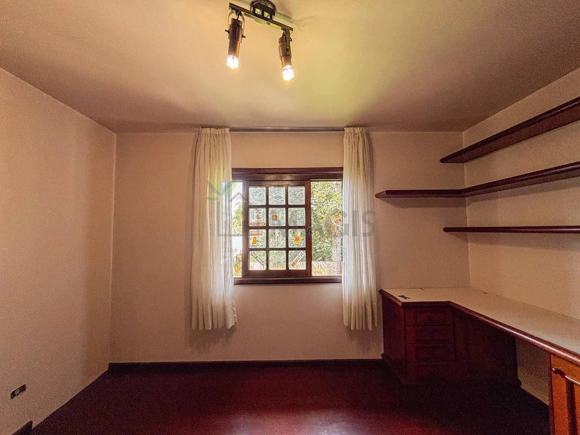 House with 5 bedrooms and 13 parking spaces across 2 floors — photo 31