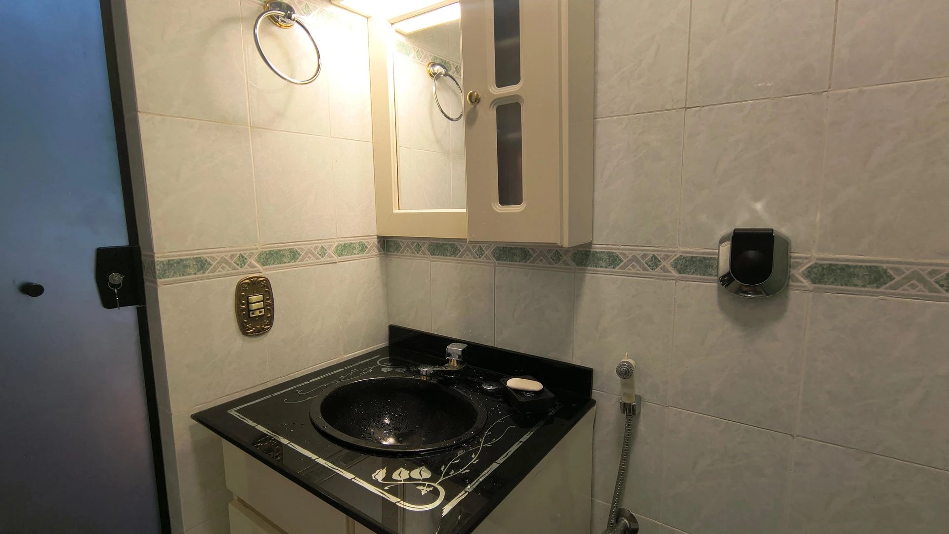 Furnished 1-bedroom apartment with 1 bathroom — photo 2