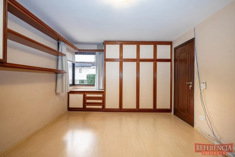 House, 550 m², with a walk-in closet — photo 4