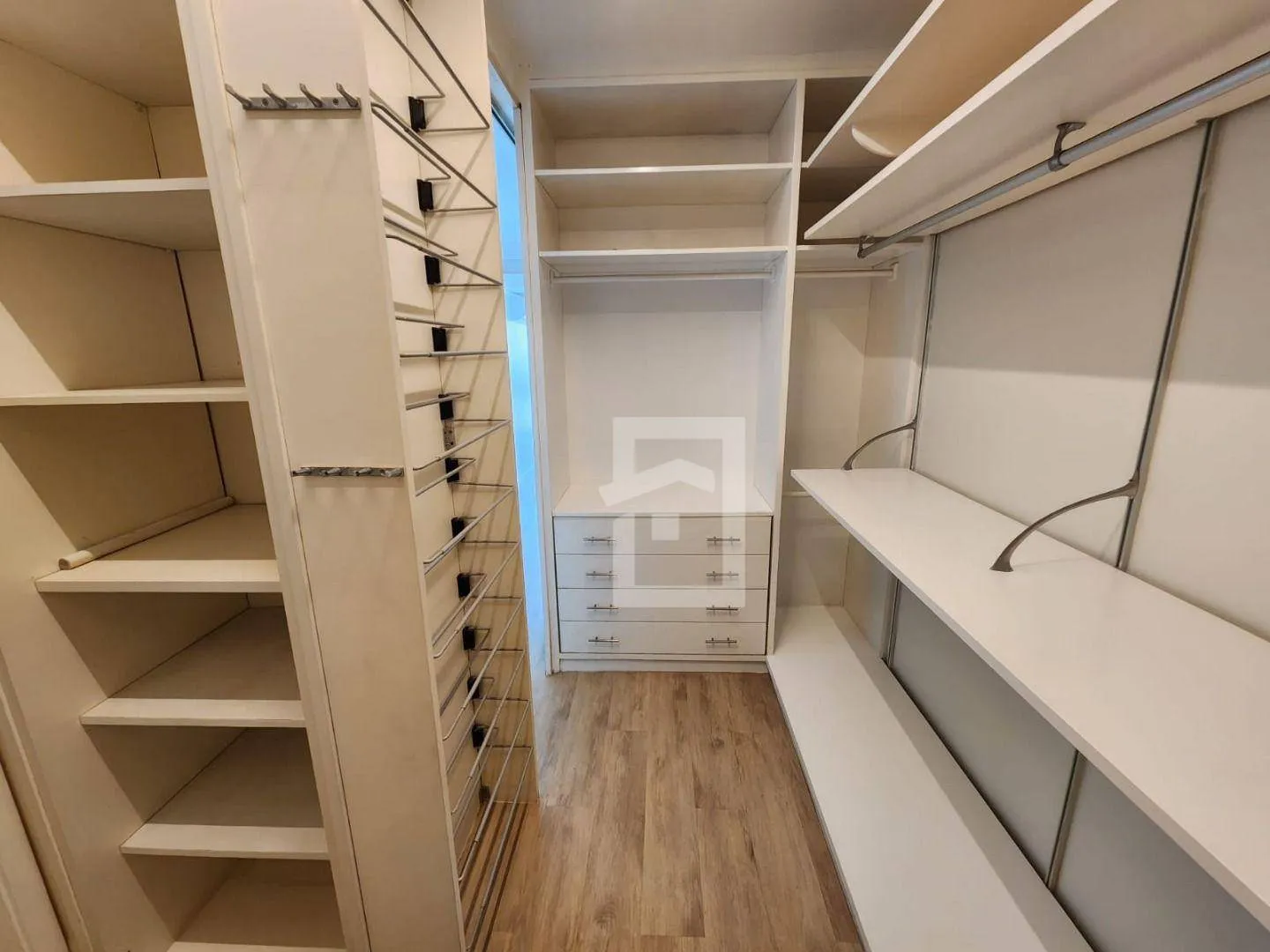 4-bedroom apartment with enclosed balcony and private garden — photo 91