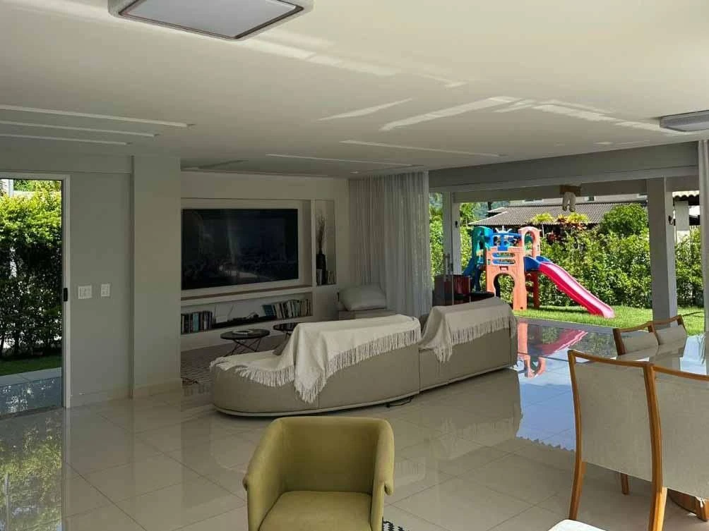 6-bedroom house with floor-to-ceiling windows — photo 7