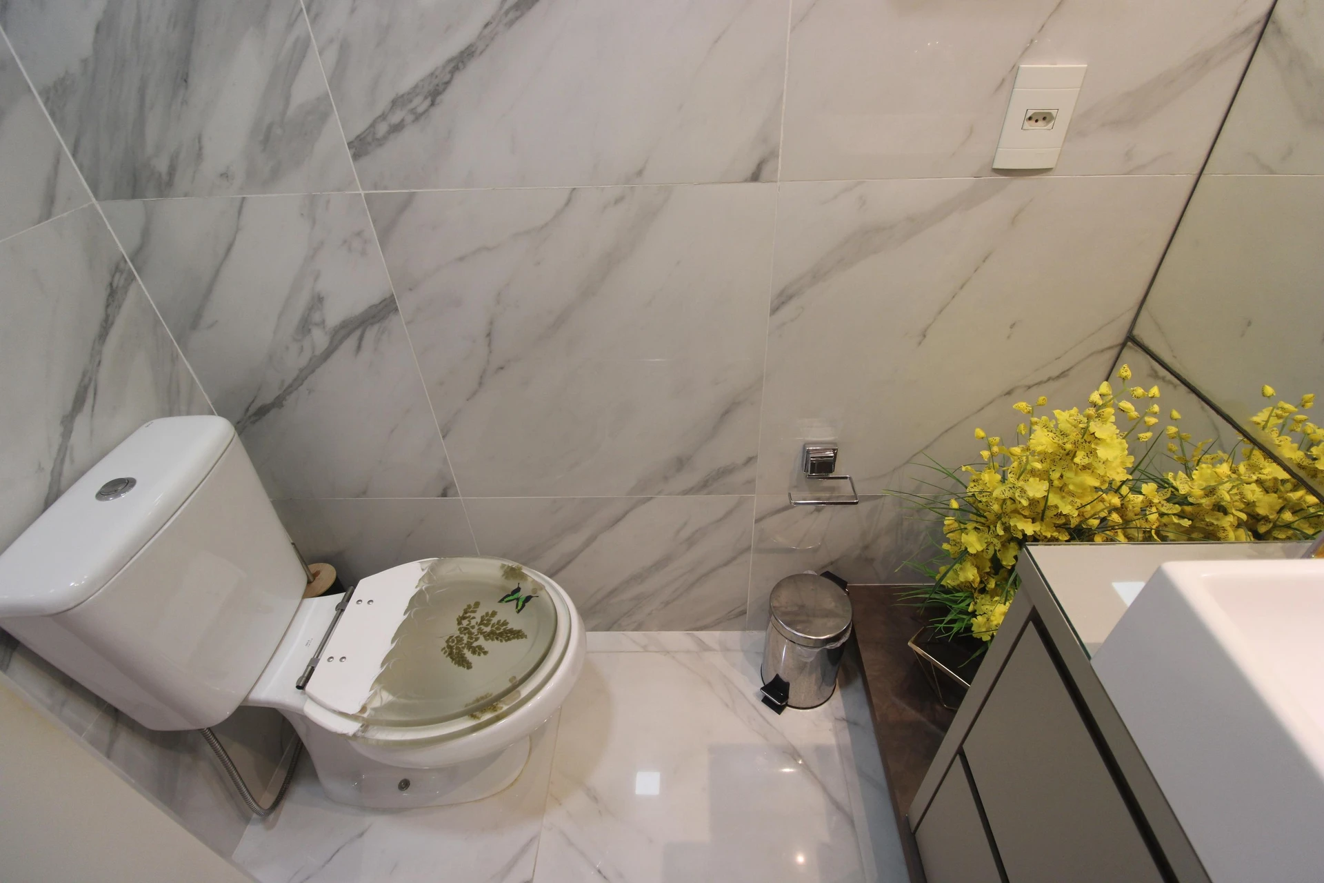 Furnished apartment, 72 m², with a glass-enclosed balcony — photo 42
