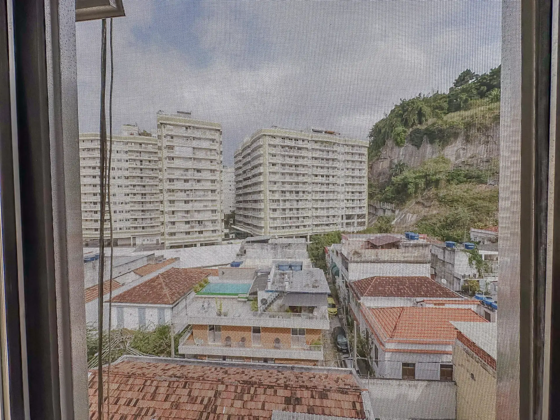 Furnished 2-bedroom apartment with a balcony — photo 37