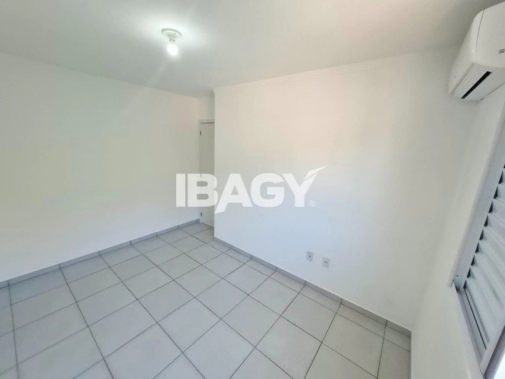 Piscina privada y 2 dormitorios: departamento de 54 m² — photo 24