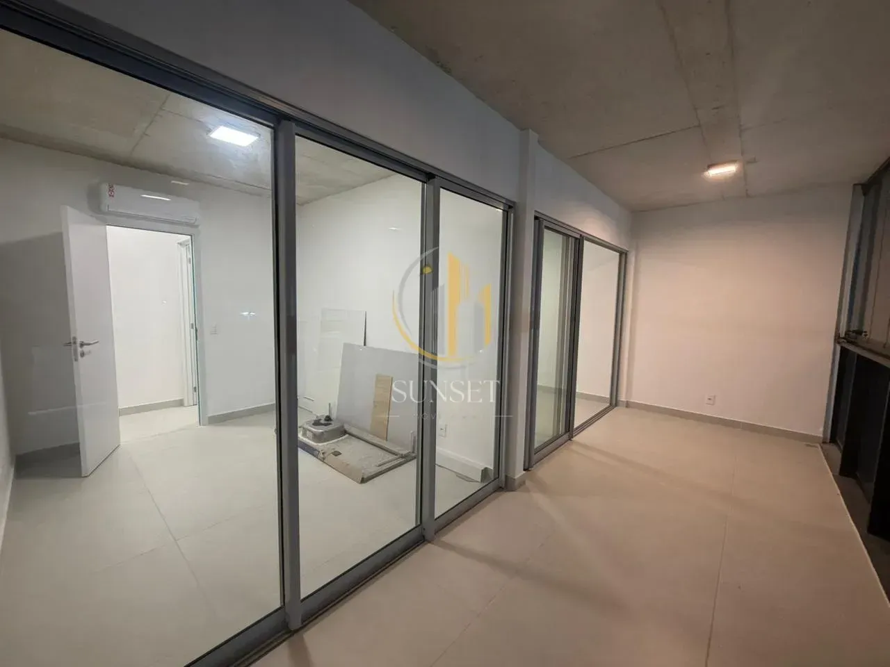 Apartment with 2 bedrooms and 2 bathrooms, open-plan kitchen — photo 11