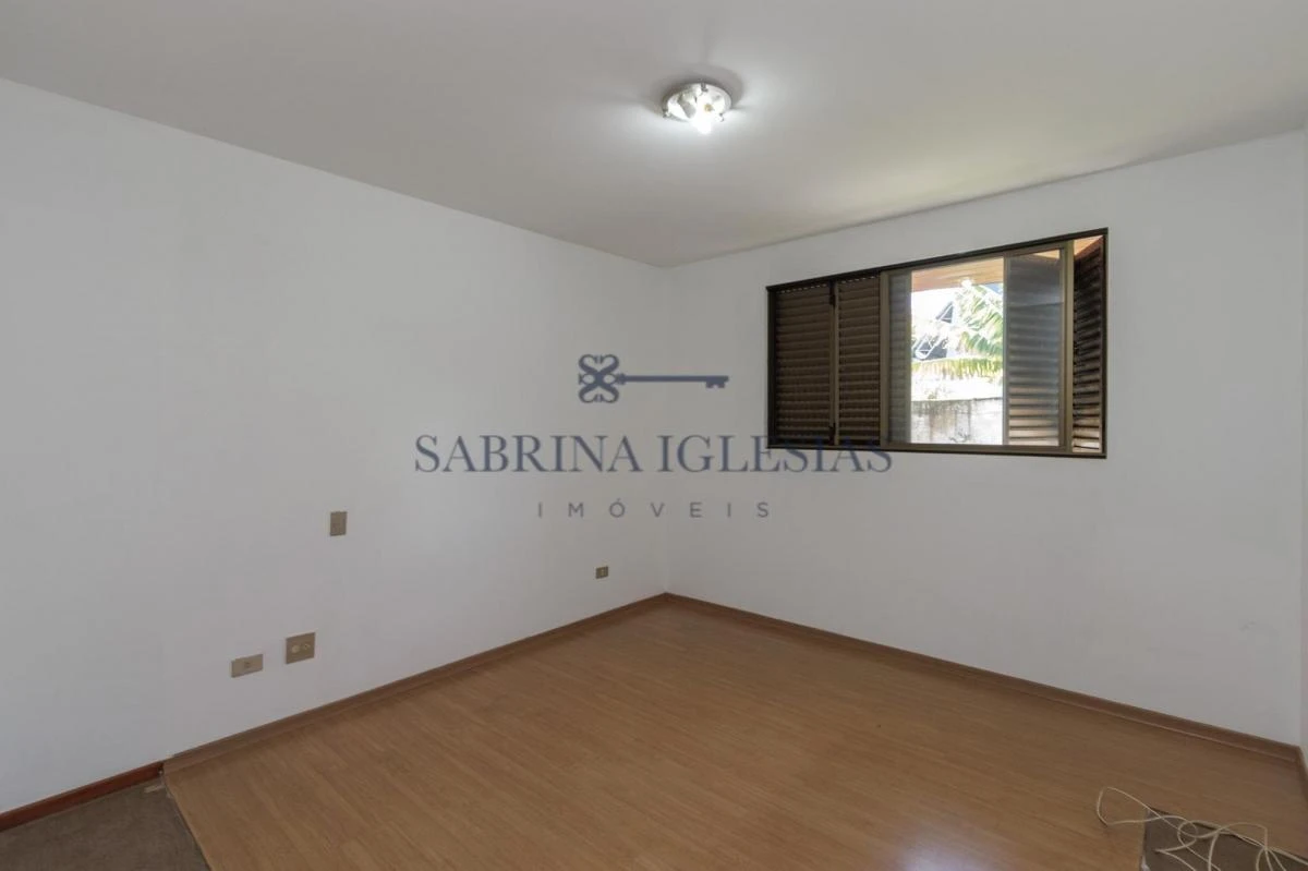 4-bedroom house with a grill on the balcony in Curitiba — photo 39