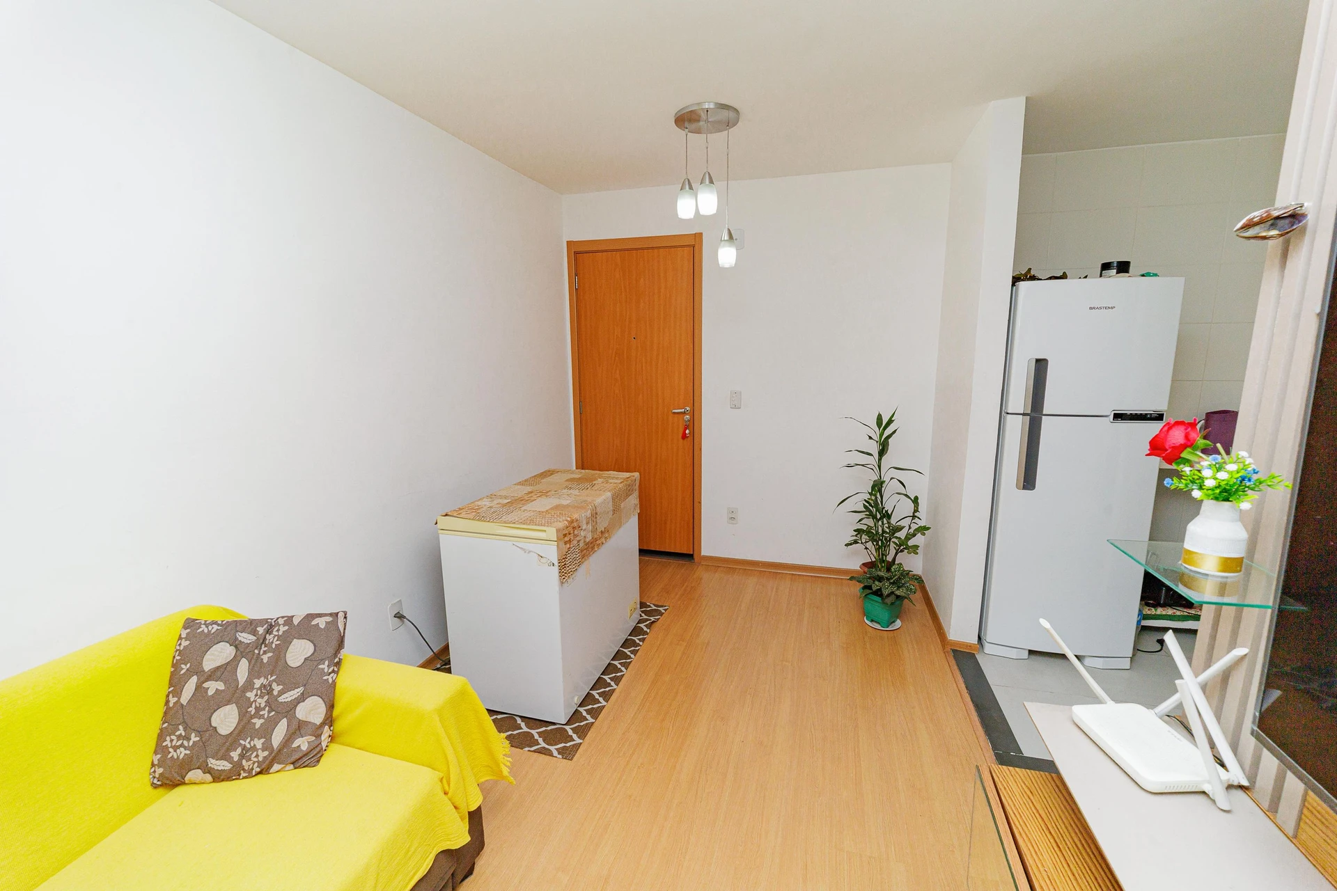 Glass-enclosed balcony in a 2-bedroom apartment, 44 m² — photo 18