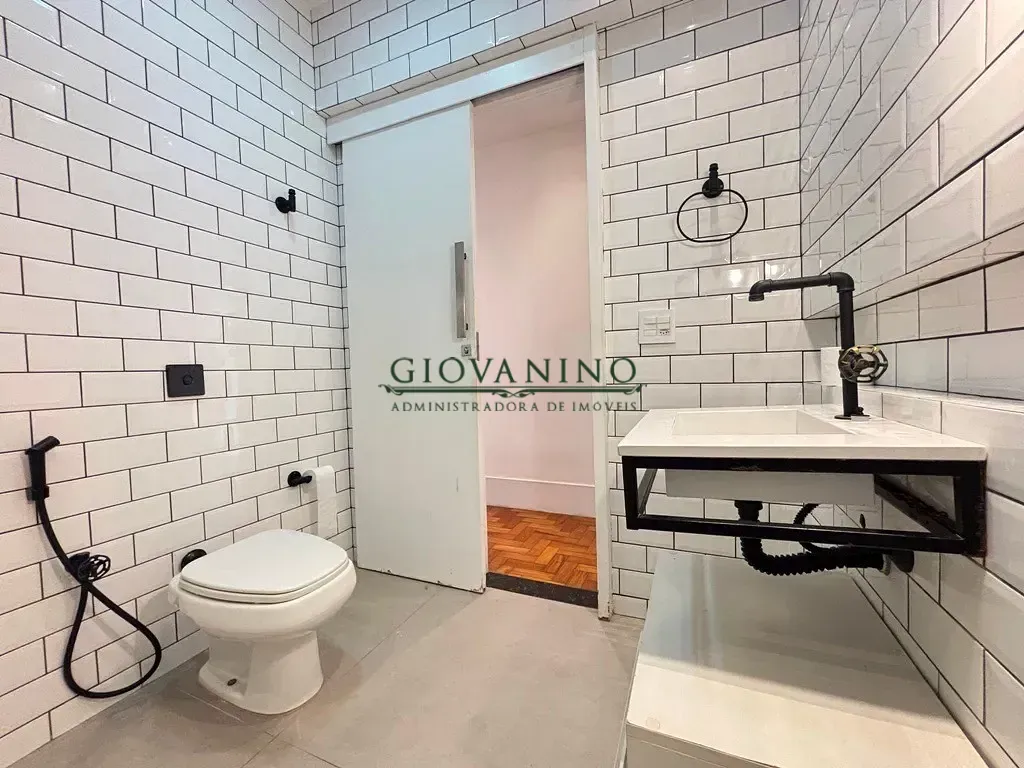 Wood or laminate floors in a 2-bedroom apartment, 91 m² — photo 16