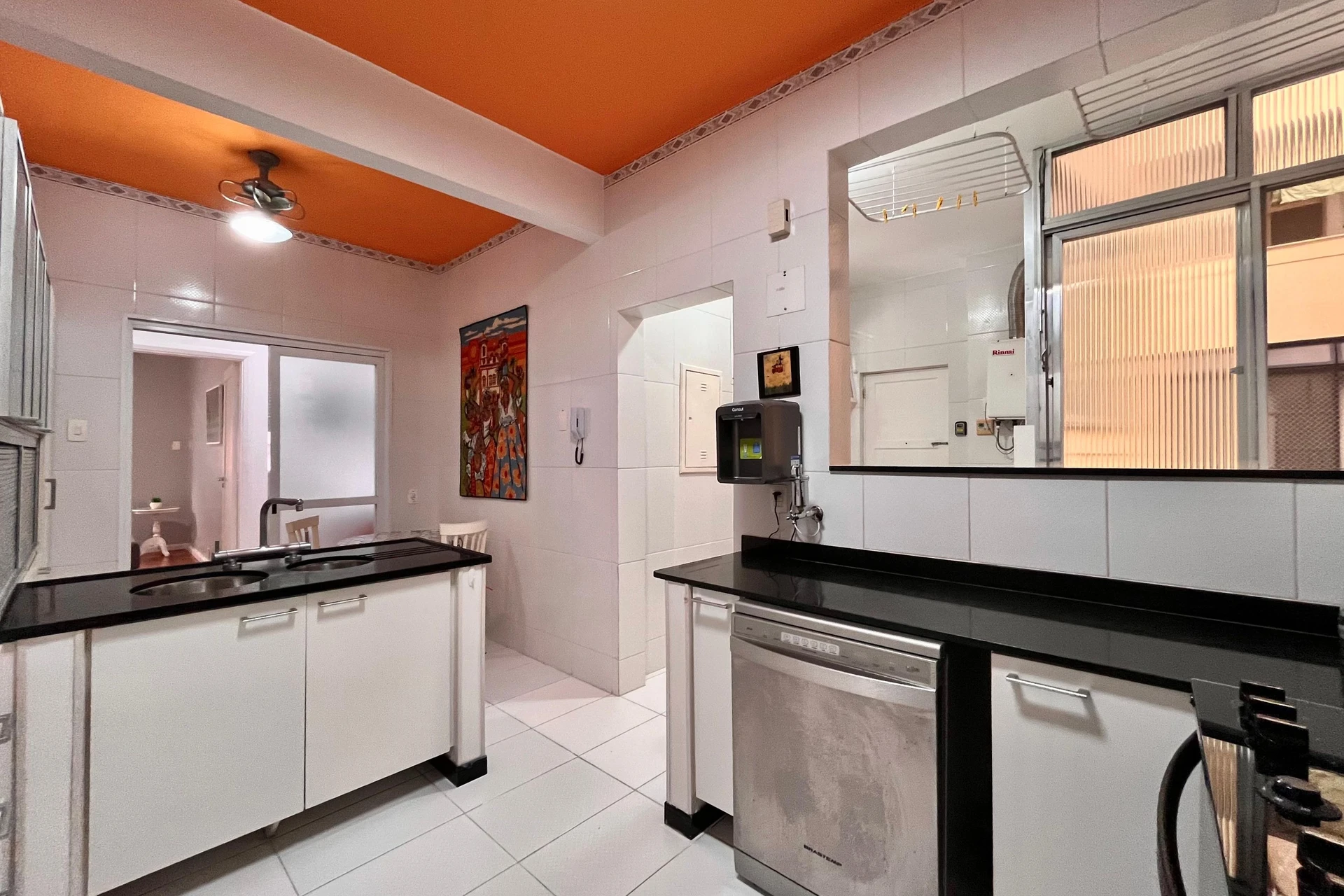 3-bedroom apartment with a working laundry setup — photo 16