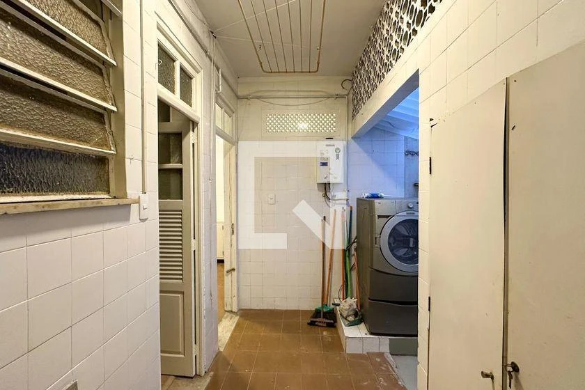 Деревянный пол или ламинат и 4 спальни: квартира 168 м² — photo 35