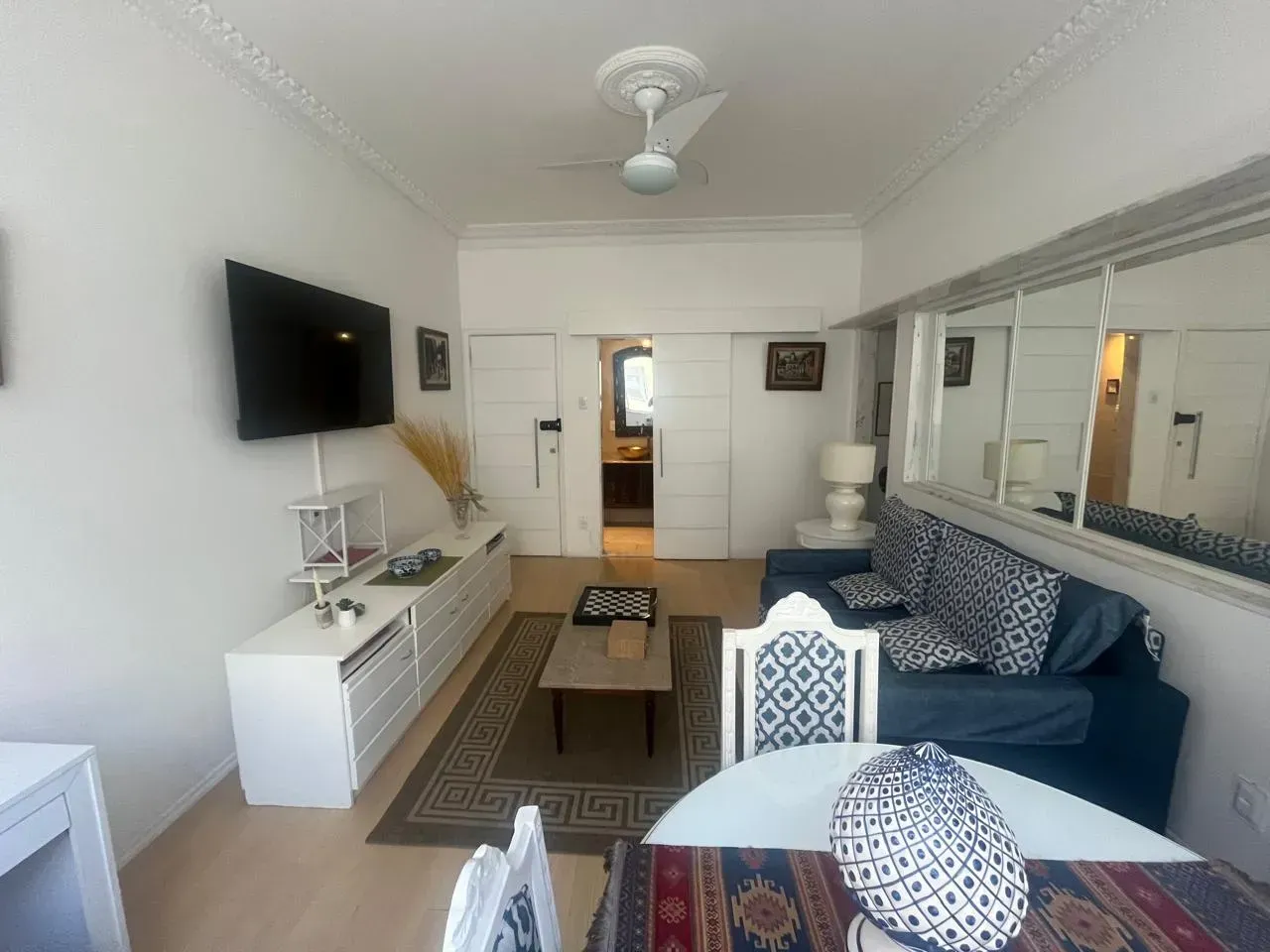 Apartamento com 2 quartos, 1 banheiro e ventiladores de teto — photo 4