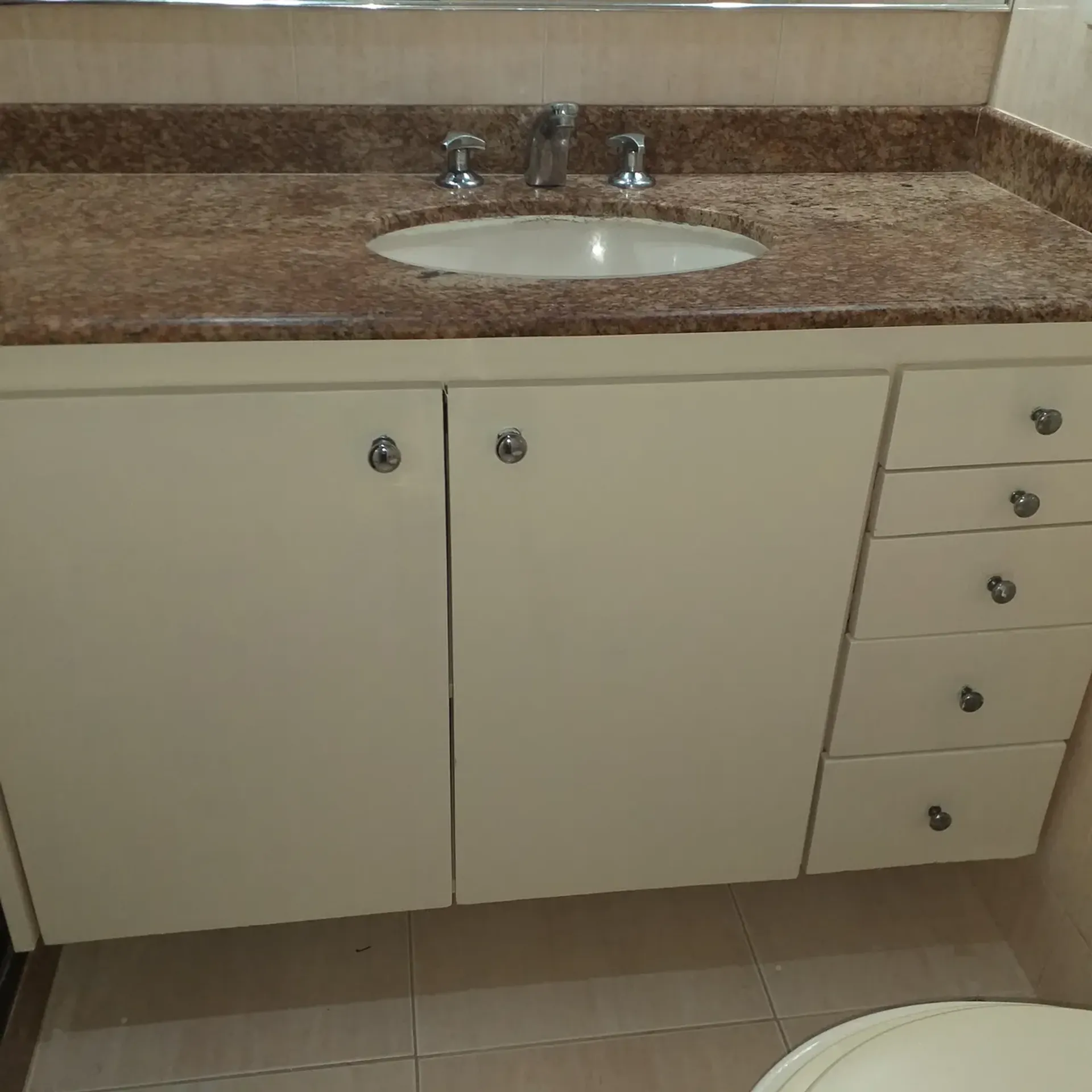 2-bedroom apartment with 3 bathrooms and glass shower — photo 16
