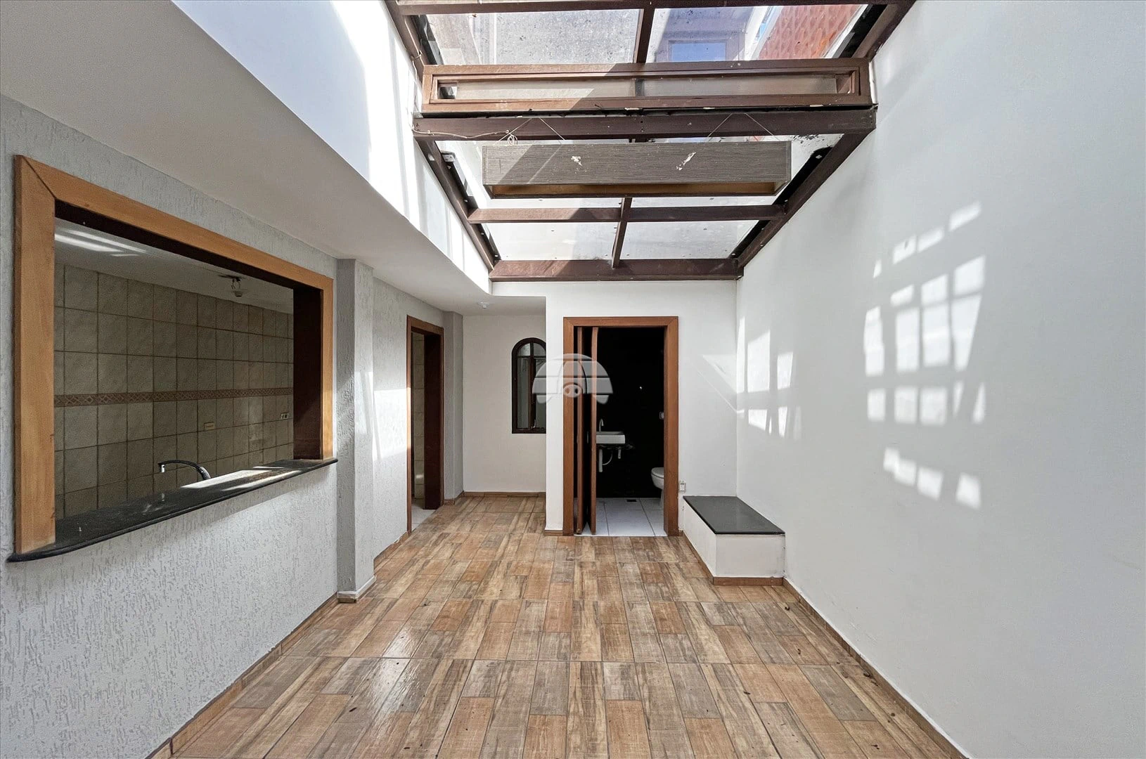 3-bedroom house with 220 m² and 2 parking spaces — photo 4