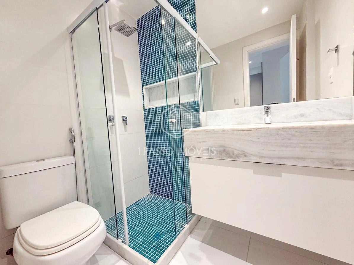 Furnished 140 m² apartment with 3 en-suite rooms and 2 spots — photo 15