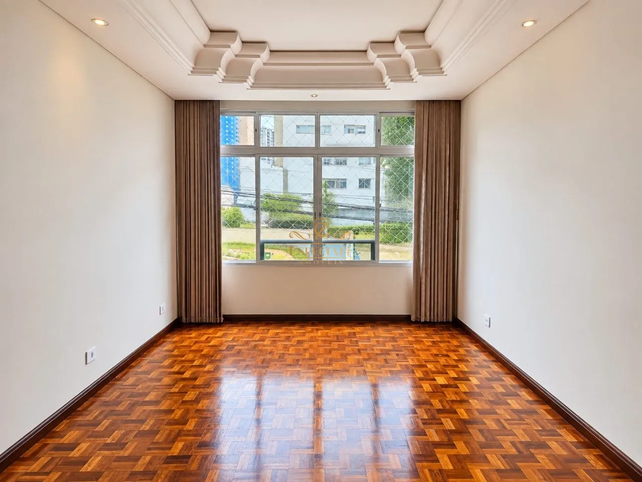 3-bedroom apartment with a bathtub in Curitiba — photo 5