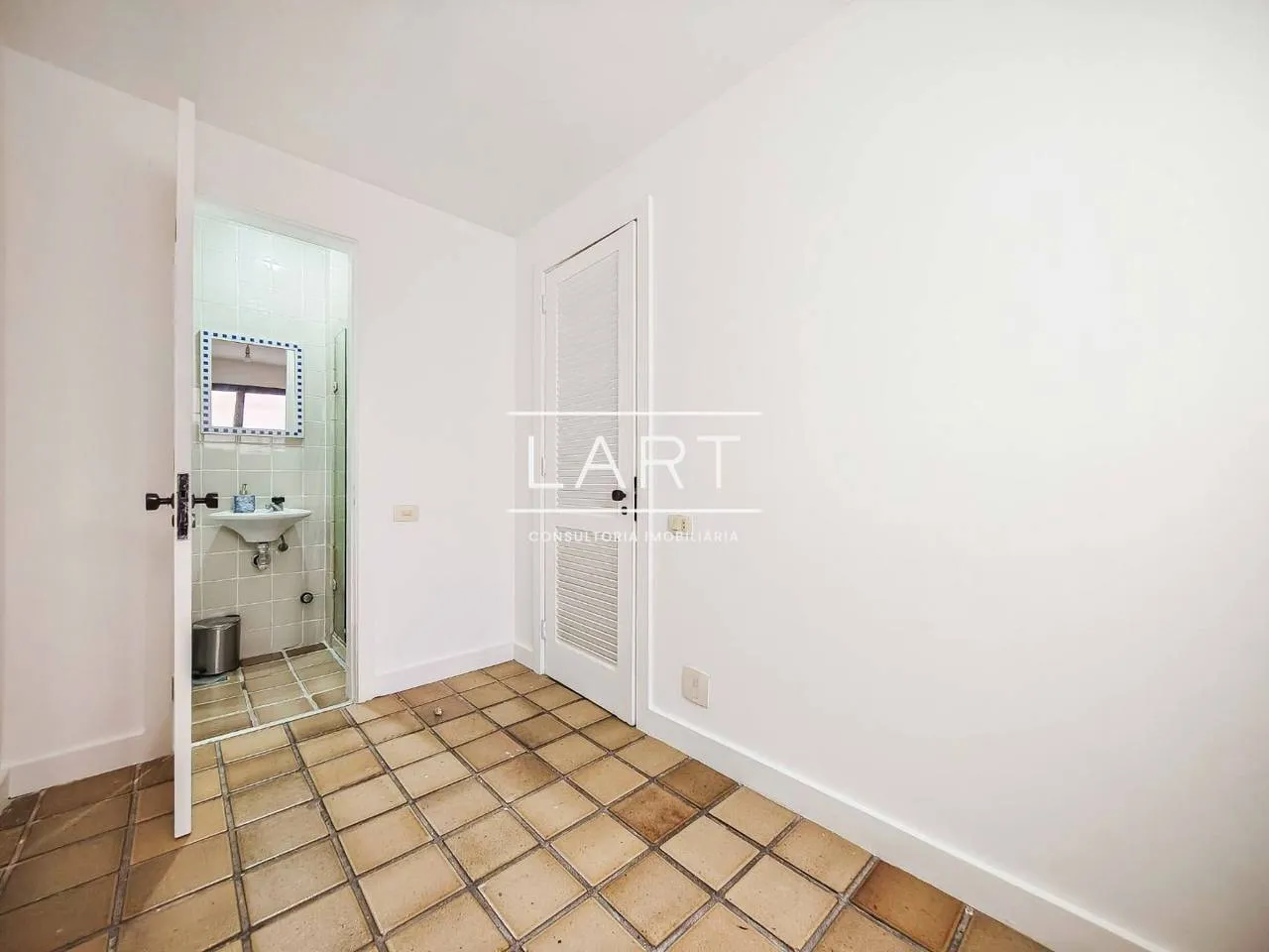 Floor-to-ceiling windows in a 3-bedroom apartment, 125 m² — photo 22