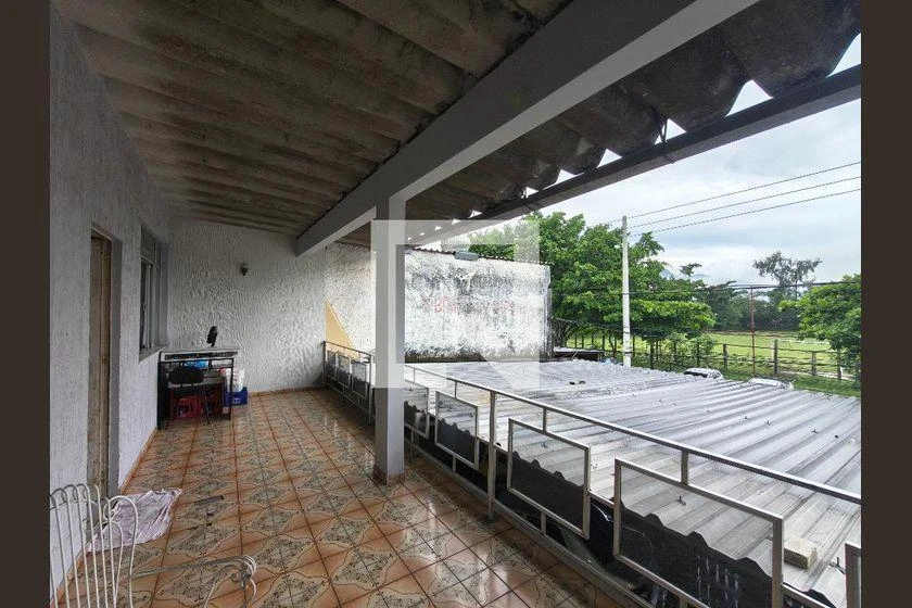 Furnished 240 m² house with 5 bedrooms and 5 bathrooms — photo 16