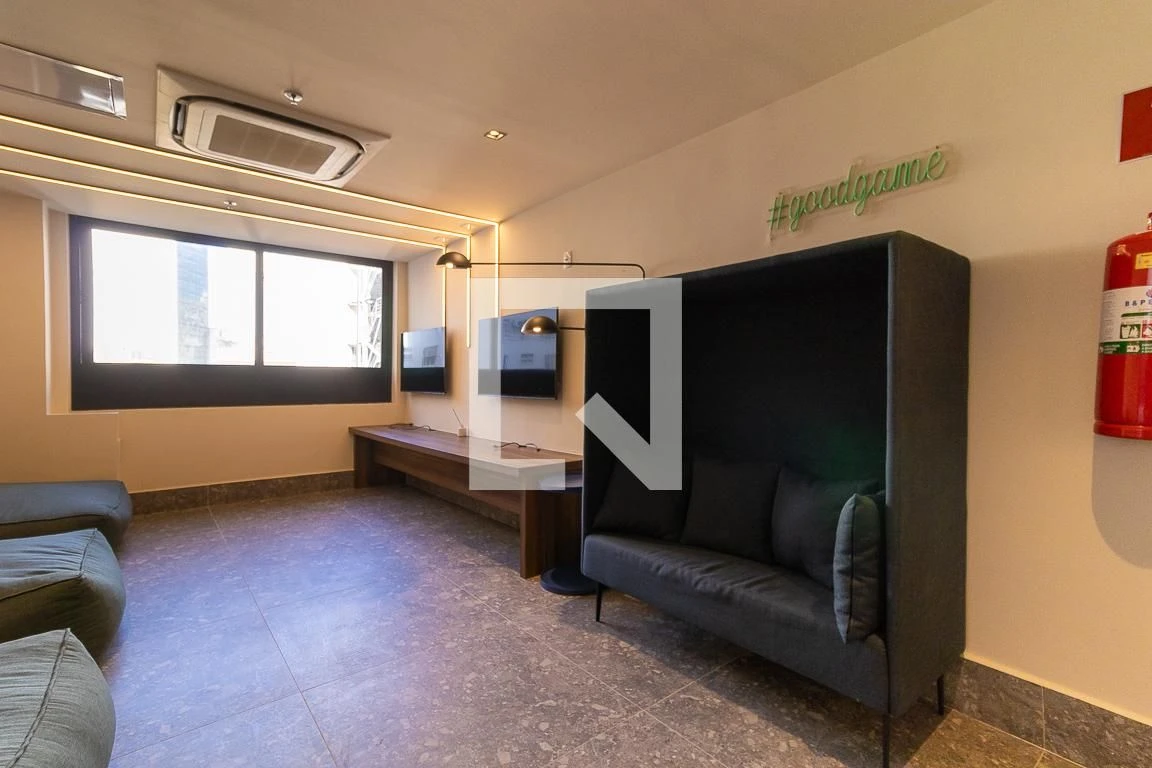 Furnished apartment, 32 m², with floor-to-ceiling windows — photo 42
