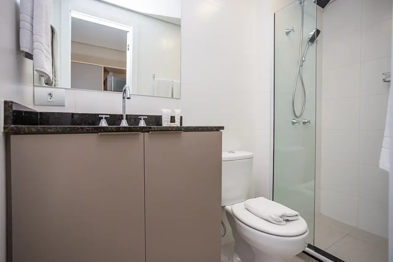 Furnished 1-bedroom apartment with compact kitchenette — photo 11