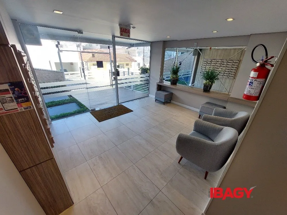 Balcony with a grill in a one-bedroom apartment, 39 m² — photo 20