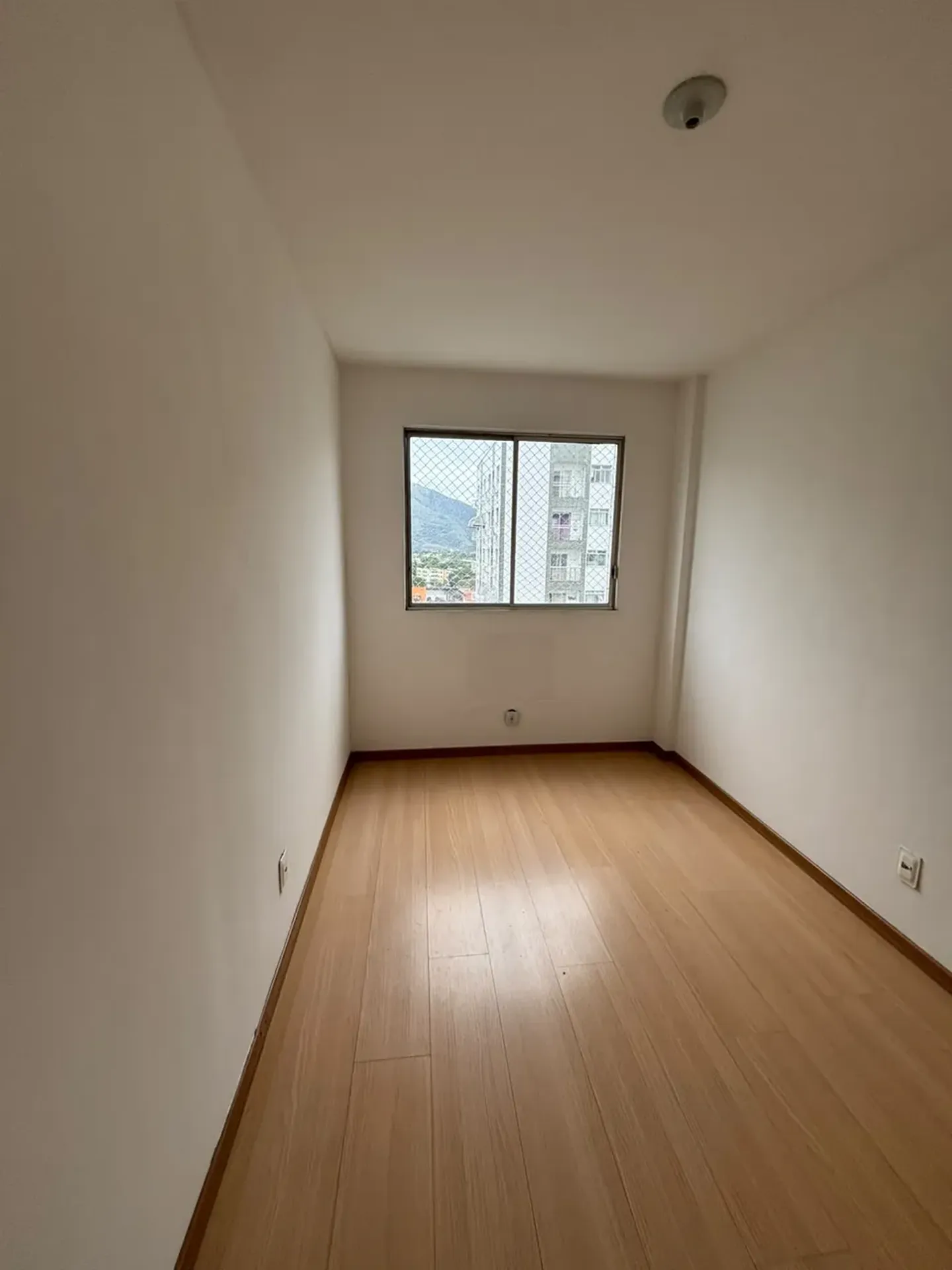 Wood or laminate floors in a 2-bedroom apartment, 23 m² — photo 4