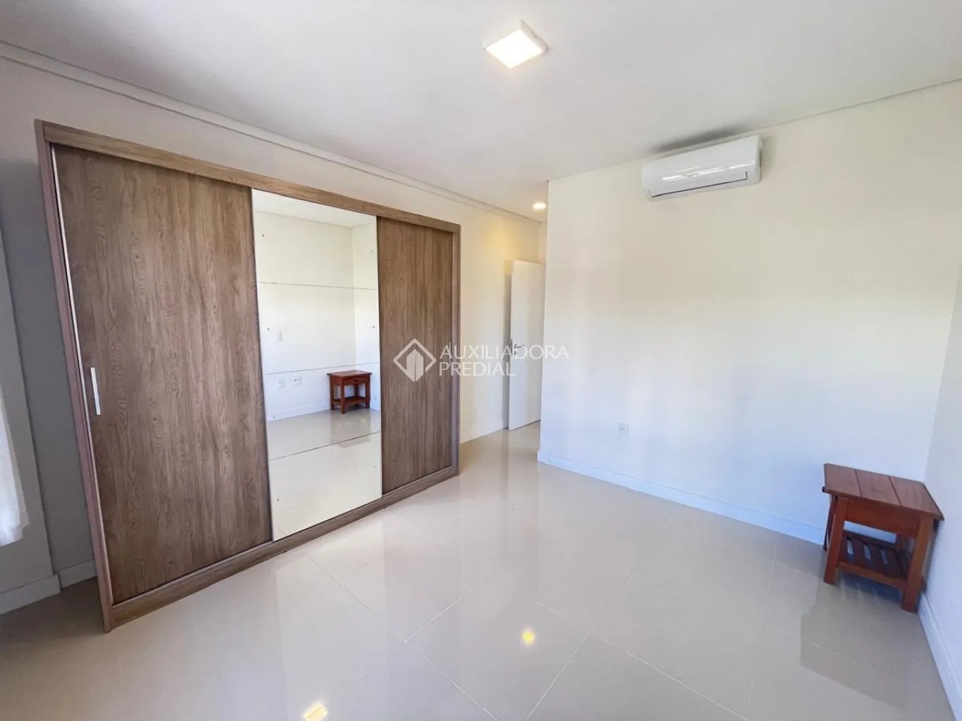Apartamento amueblado de 3 dormitorios con cocina abierta — photo 6