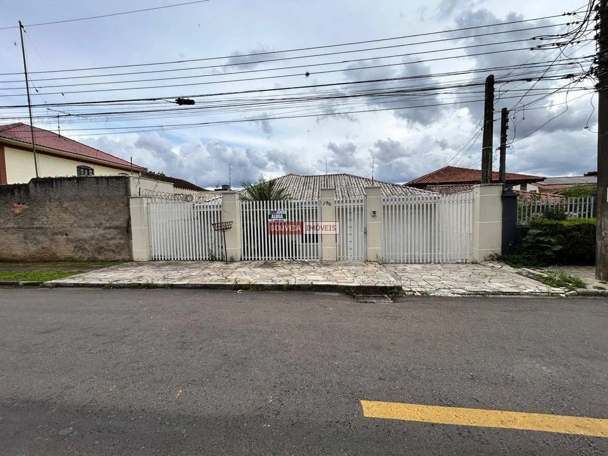 3-bedroom house with a bathtub in Curitiba — photo 18