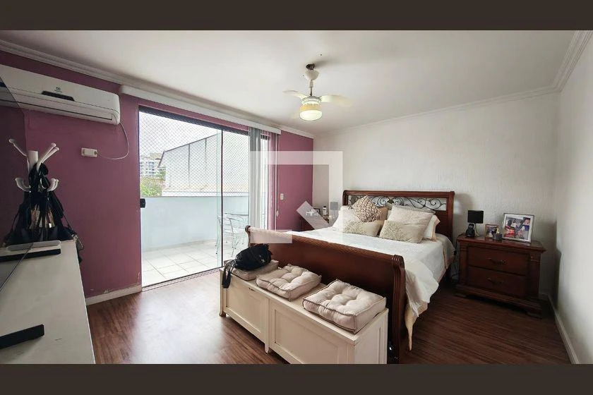 290 m² house with a bathtub and a walk-in closet — photo 2