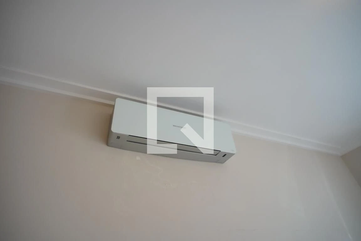 Glass-enclosed balcony in a 2-bedroom apartment, 78 m² — photo 54